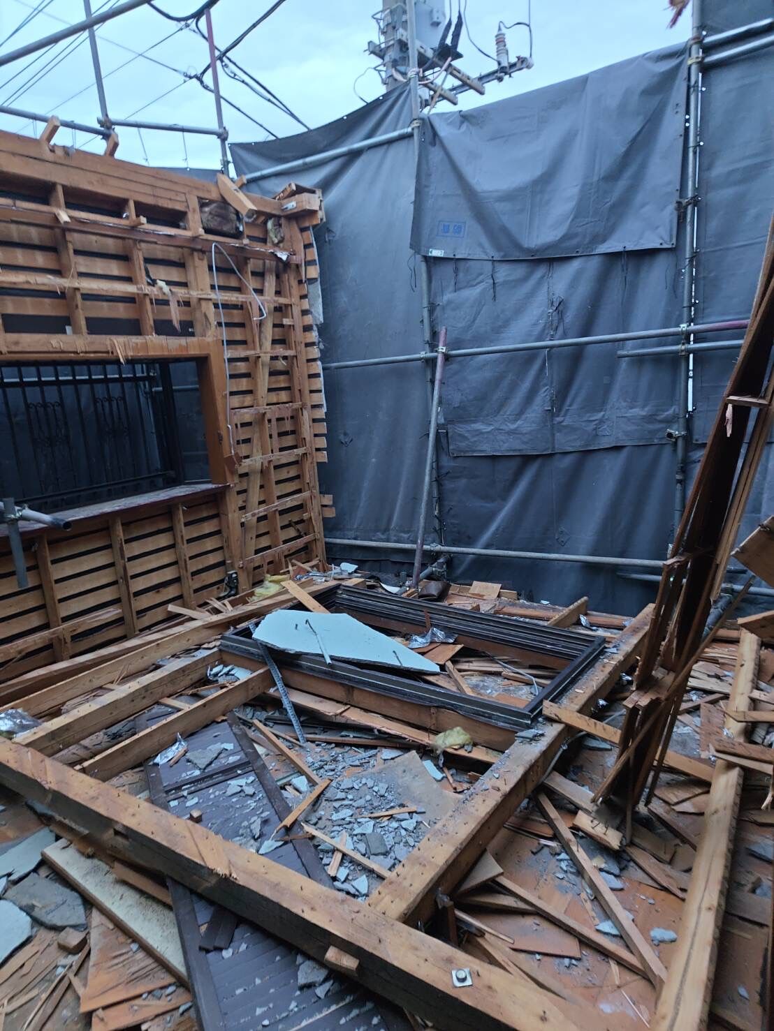 木造2階建て住宅 解体工事｜35坪・瓦屋根・モルタル外壁