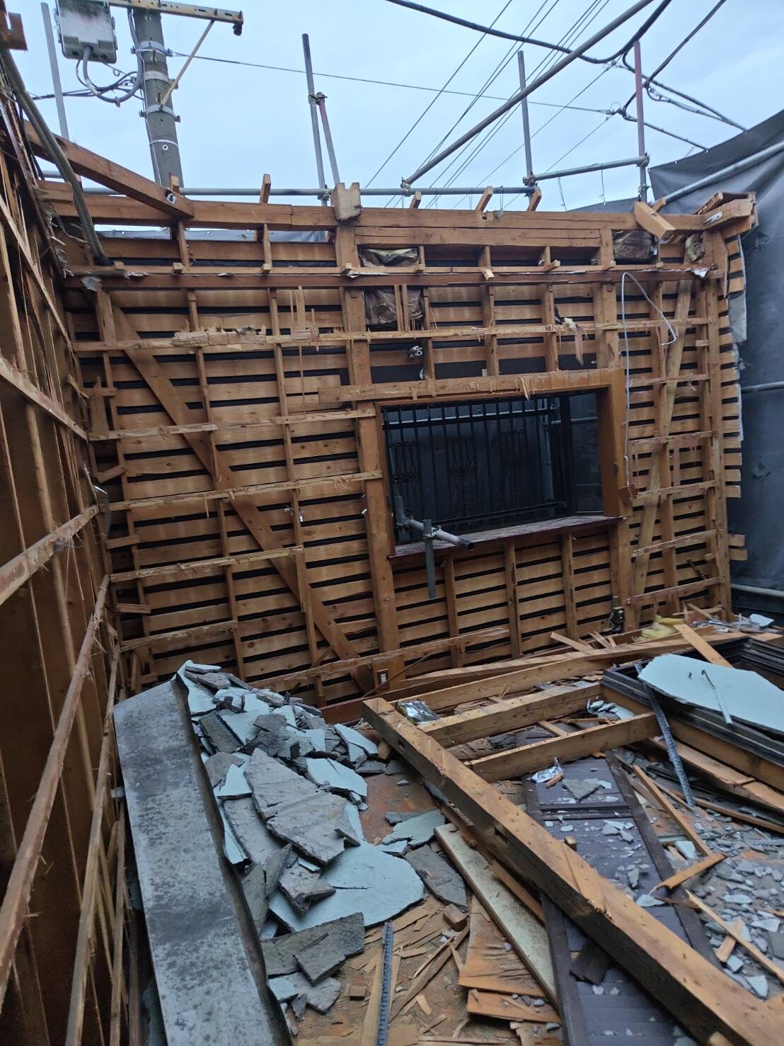 木造2階建て住宅 解体工事｜35坪・瓦屋根・モルタル外壁