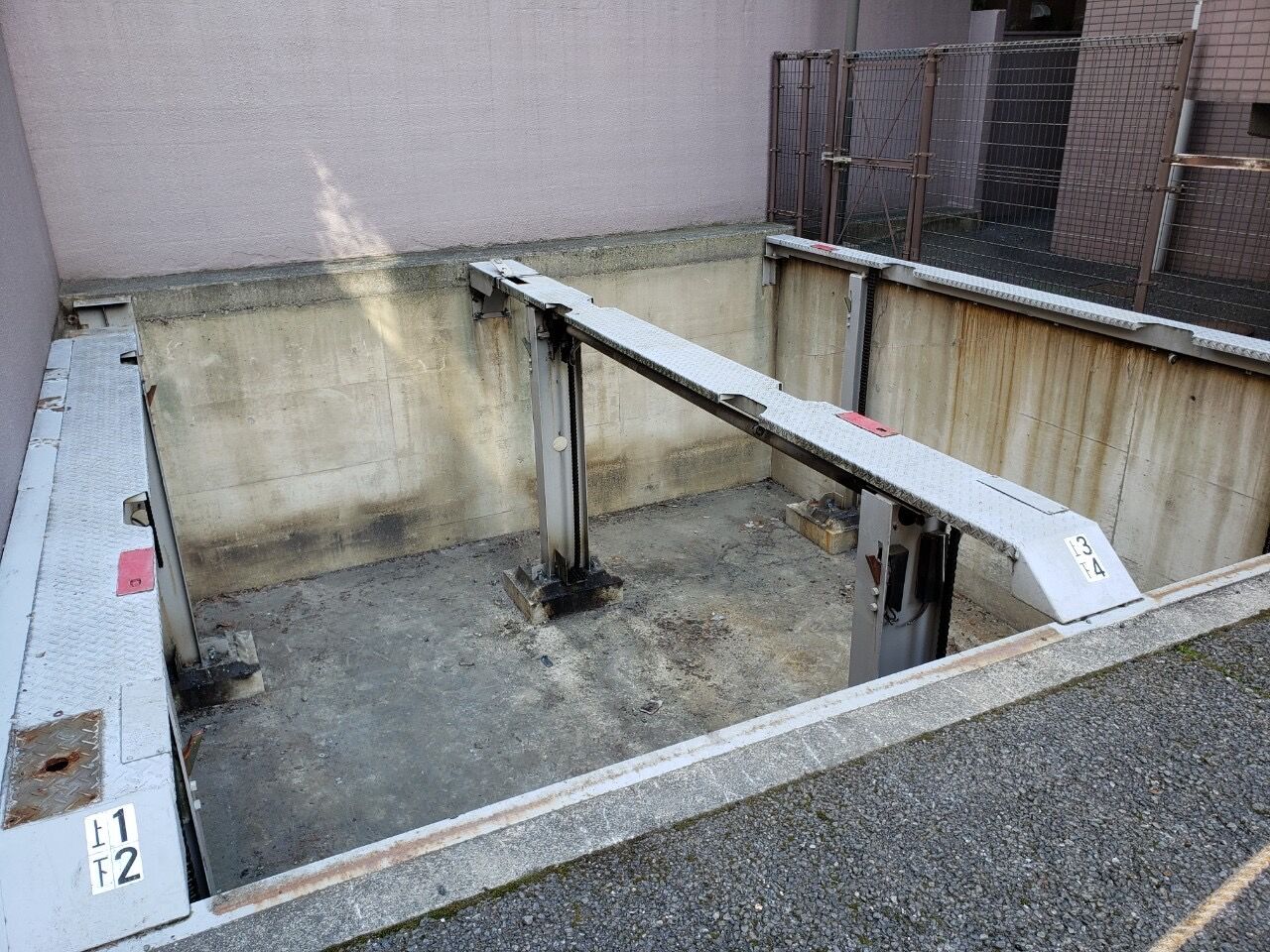 解体工事における養生設備と安全対策について