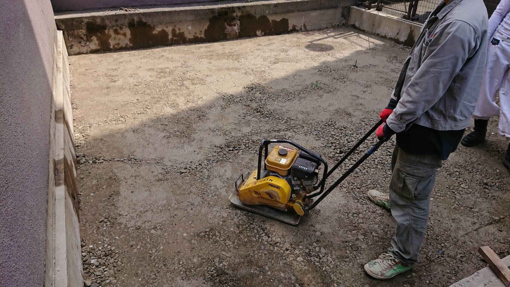 解体工事における養生設備と安全対策について